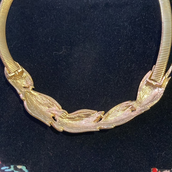 Vintage gold tone and enamel choker style /collar necklace. - Picture 6 of 6